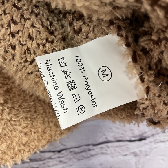 Heart Print Sweater Women's Size M Tan/Brown Valentines Comfy Cozy Love Travel - Picture 2 of 6